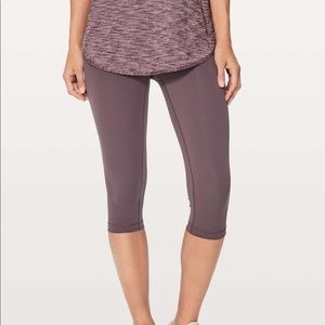 *LIKE NEW* Lululemon Wunder Under Crop - EUC